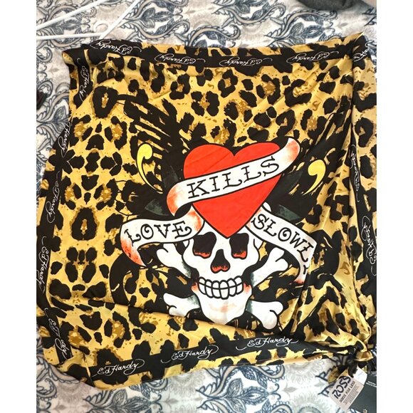 ED HARDY 4 WAYS TO WEAR SCARF NWT LOVE KILLS SLOWLY ANIMAL PRINT NWT 42x42 - Picture 1 of 5
